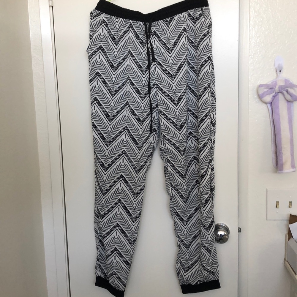 Rue21 patterned black white joggers